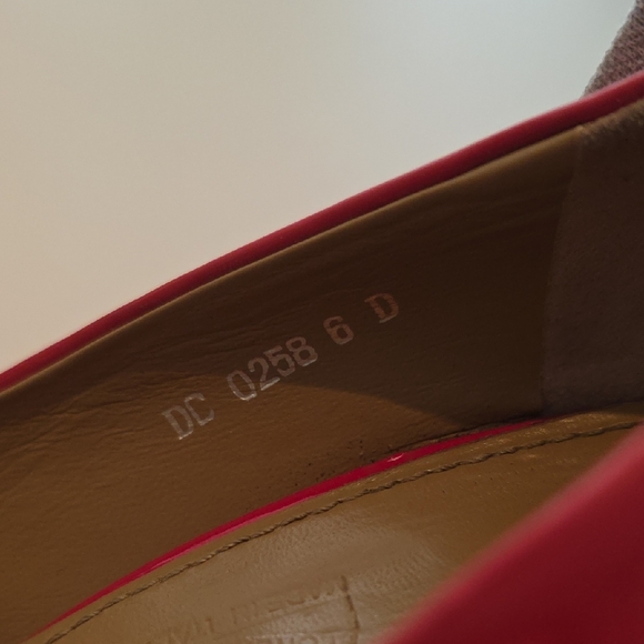 Salvatore Ferragamo Patent Red Bow Pumps - Picture 5 of 6